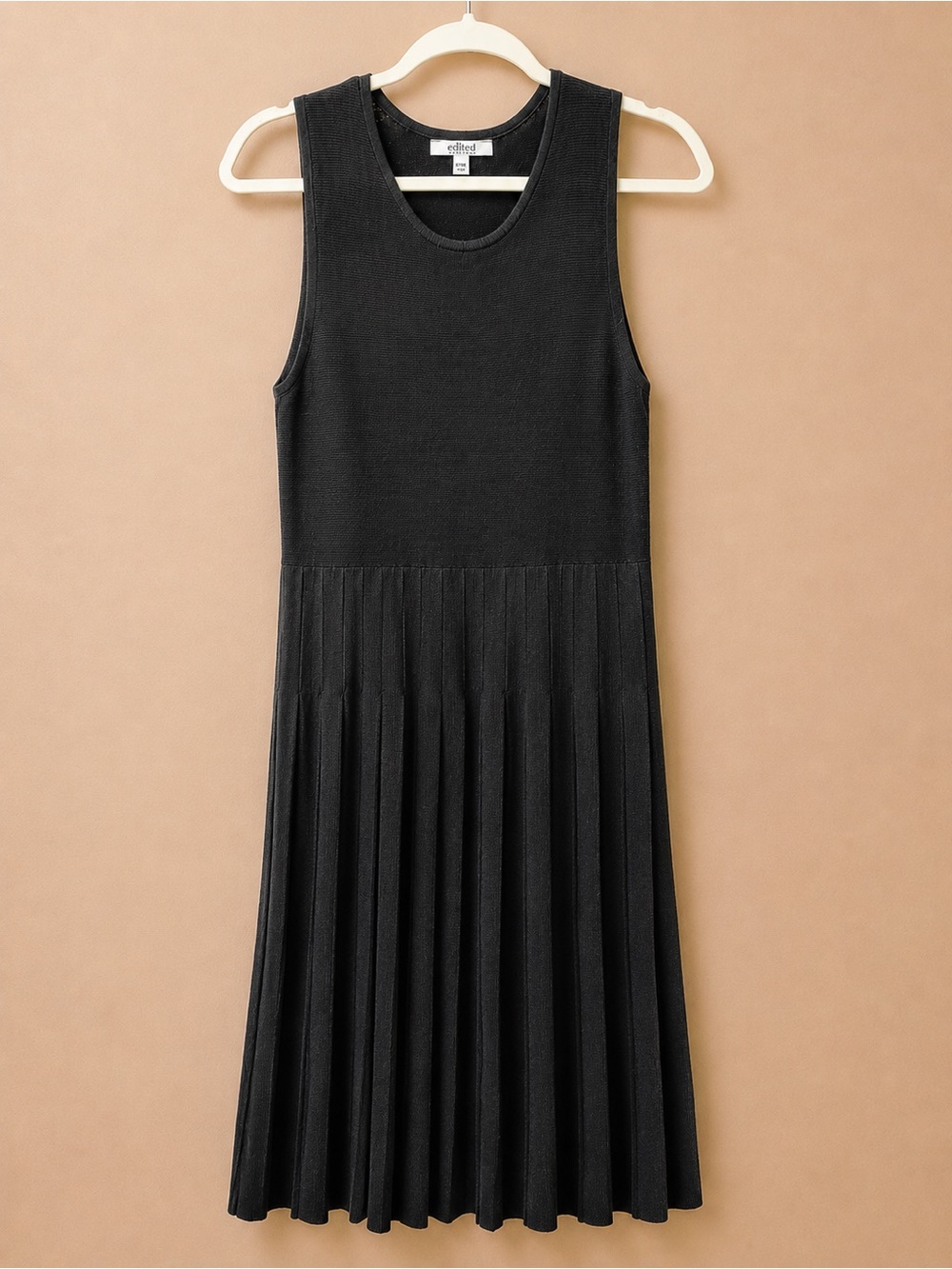 Sleeveless Black Pleated Midi Dress